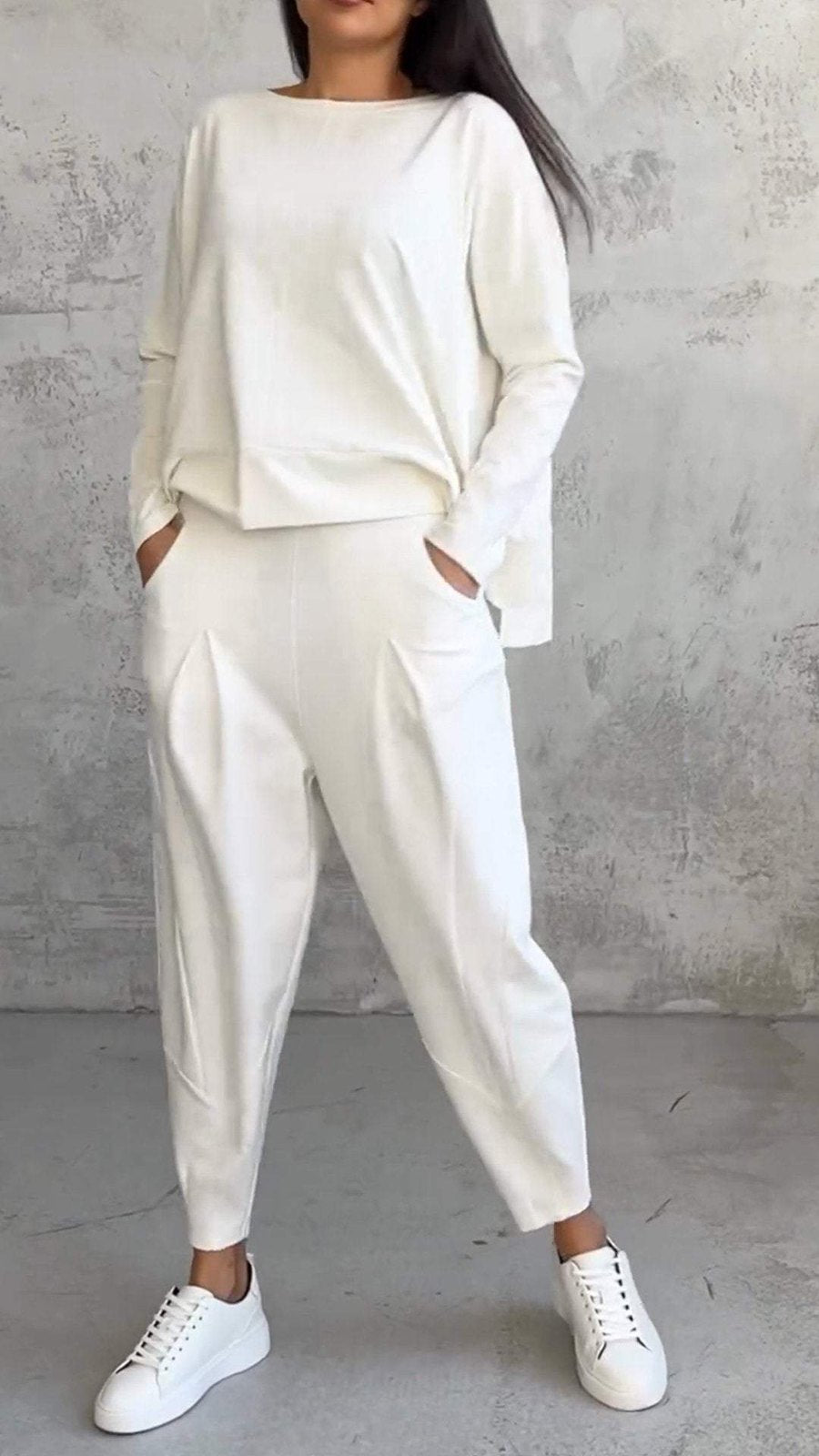 Comfortable Black Loungewear Set for Women with Long Sleeve Relaxed Fit Pleated Cosy Style