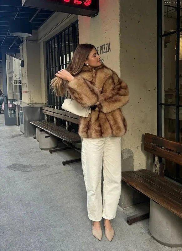 Comfortable Brown Faux Fur Coat for Women with Oversized Fit Knit Relaxed Fit Winter Style