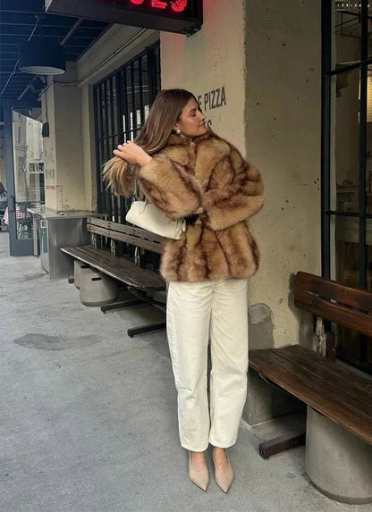 Comfortable Brown Faux Fur Coat for Women with Oversized Fit Knit Relaxed Fit Winter Style